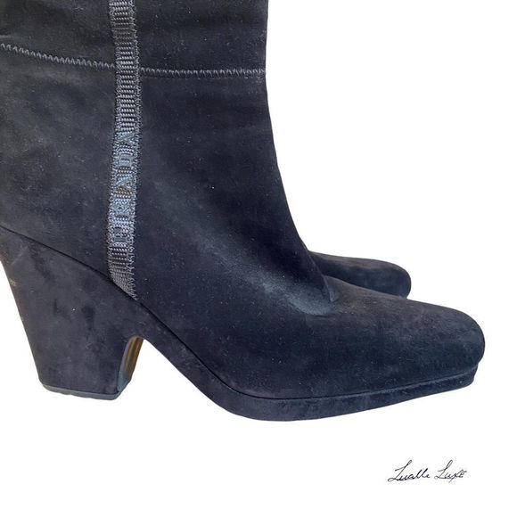 Dark Knight: Prada suede ankle boots. Made in Italy - Picture 2 of 15
